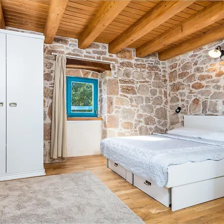 בית נופש Altes Steinhaus Goranova Kuca By Interhome *
